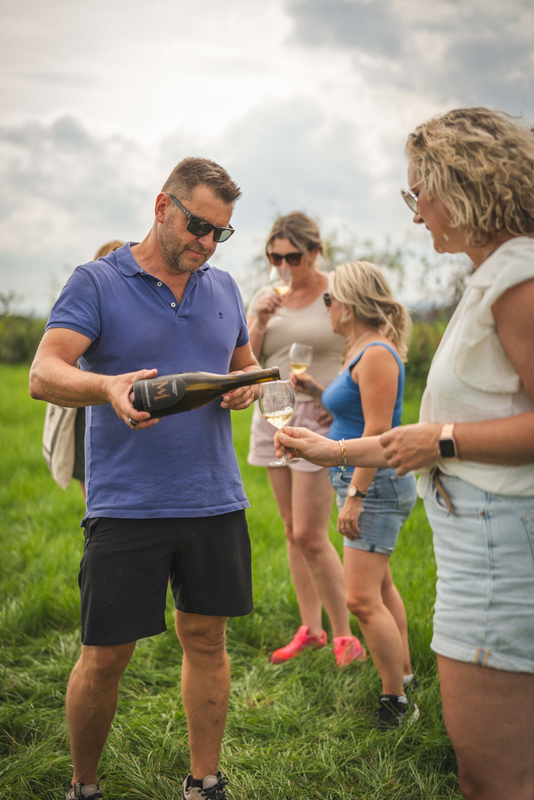 Proeven en ruiken in de wijngaard Brut fine wines & tours